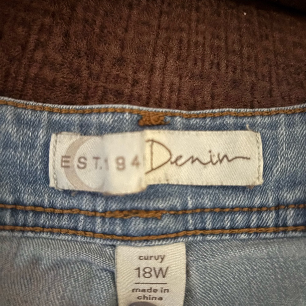 Women's Curvy Jeans - Light Blue